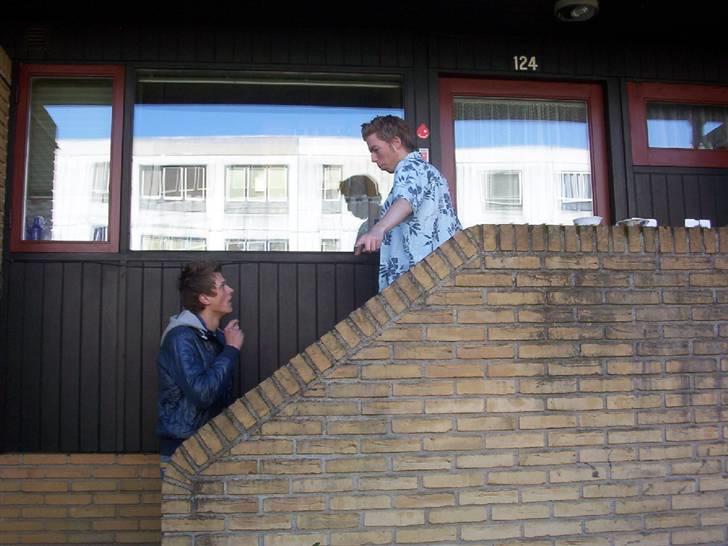 Mand Kim HP - Min lillebror og jeg der diskuterer et eller andet, haha billede 6