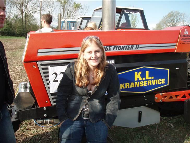 Kvinde Mette - Mig til Traktortræk i nibe. Min kammerarts Ursus jeg sidder på billede 4