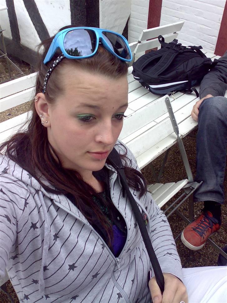 Kvinde Anna D - lånte min kusines briller !? <33  (skulle jeg aldrig ha´gjort) billede 5