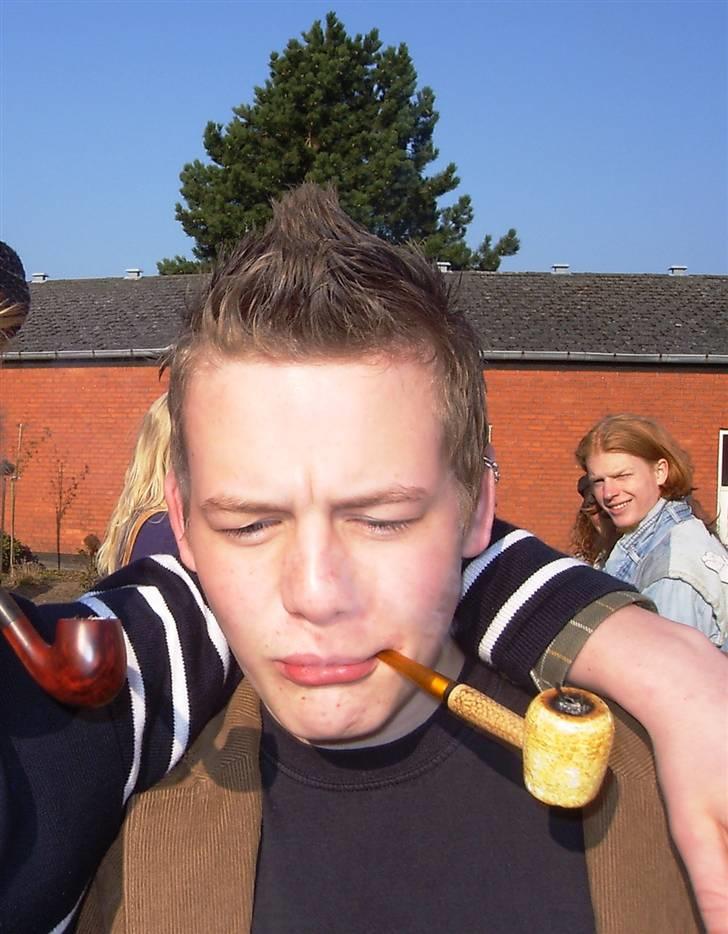 Mand Emil Sylvester - Hah, En god ven af mine og jeg røg lidt pibe. billede 1