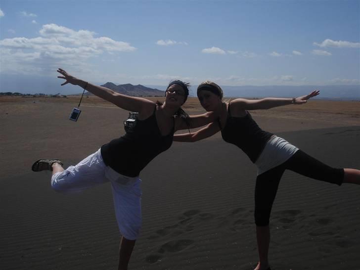 Kvinde . simone - En bunke sort sand.. Midt i afrika.. Haha billede 2