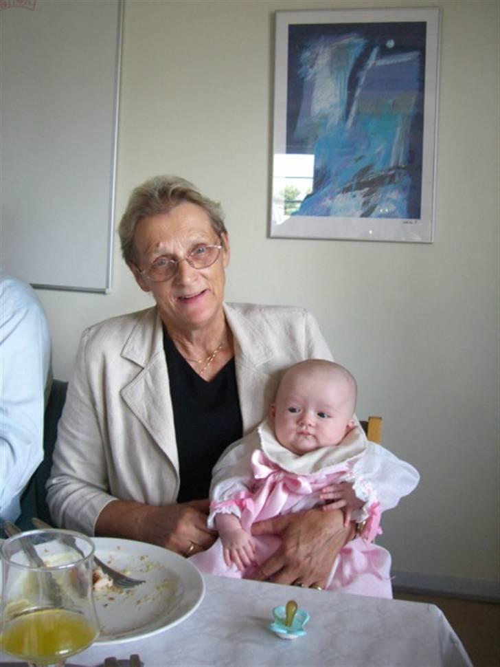 Barnedåb! - Min mormor med mig billede 14