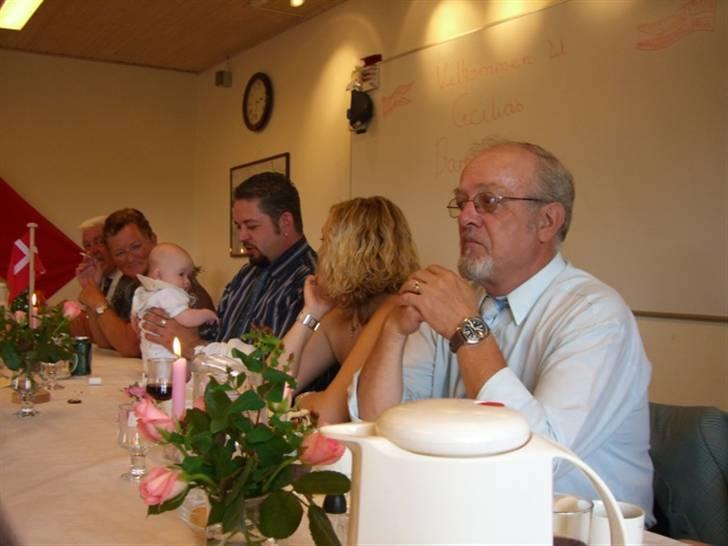 Barnedåb! - Fra højre morfar, mor, far med mig, farmor også farfar billede 23