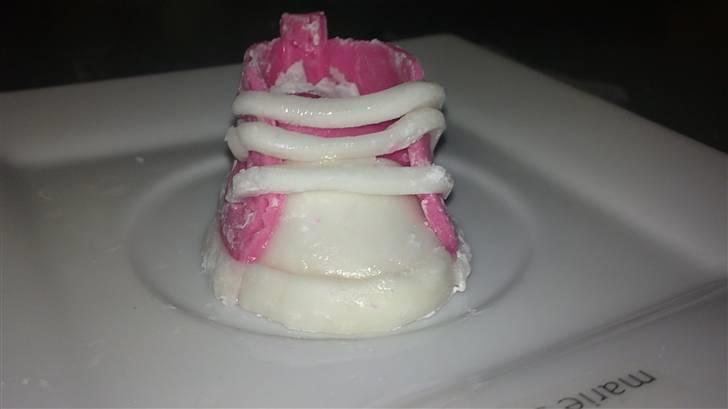 Det søde kage liv :) - Baby sko i fondant .. 
Lavet onsdag den 1 September 
i kedsomhed :P billede 6