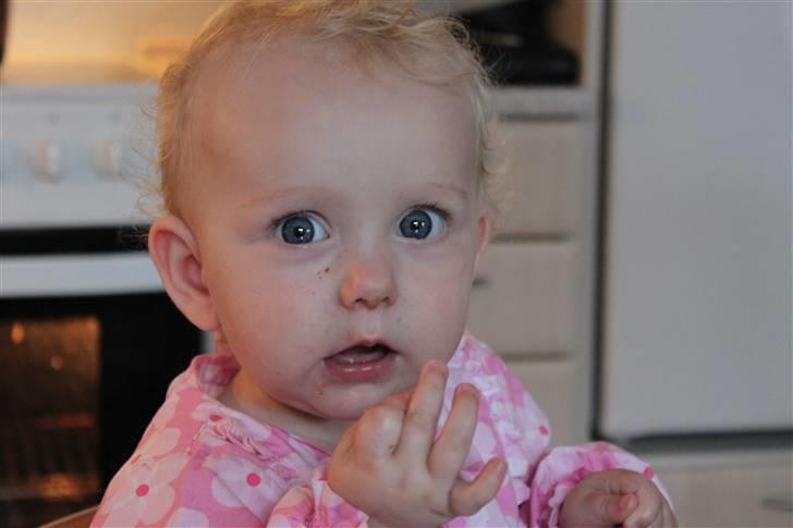 Cecilie`s 1 års fødselsdag. billede 8