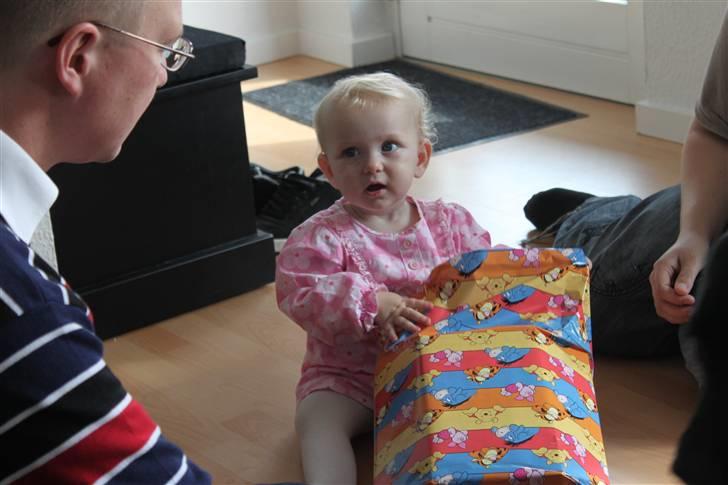 Cecilie`s 1 års fødselsdag. billede 11