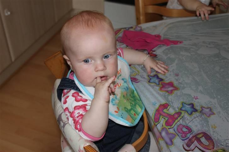 Cecilie`s 1 års fødselsdag. billede 20