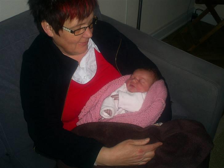 Min smukke datter - Min Dejlige mormor hun er ikke meget for at slippe mig igen billede 16