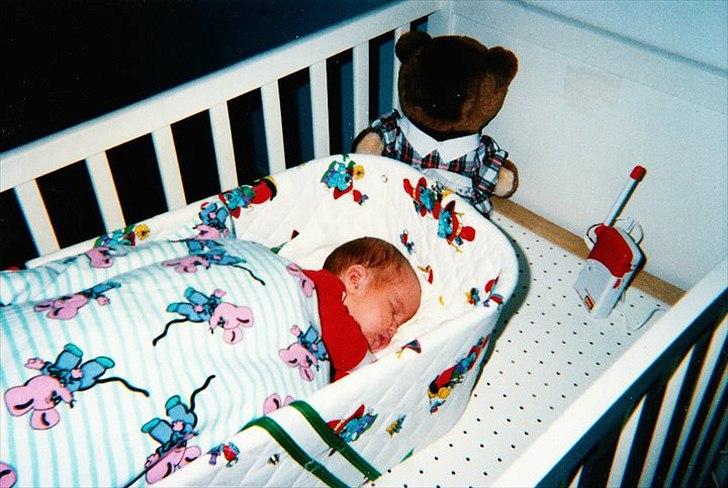 Mig da jeg var lille - Putter lige i liften, bamsen er den første bamse jeg nogensinde fik - fik den af min storebror og har den stadigvæk  billede 4
