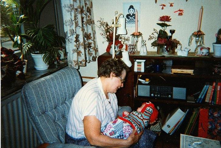 Mig da jeg var lille - Mig og min mormor  billede 6