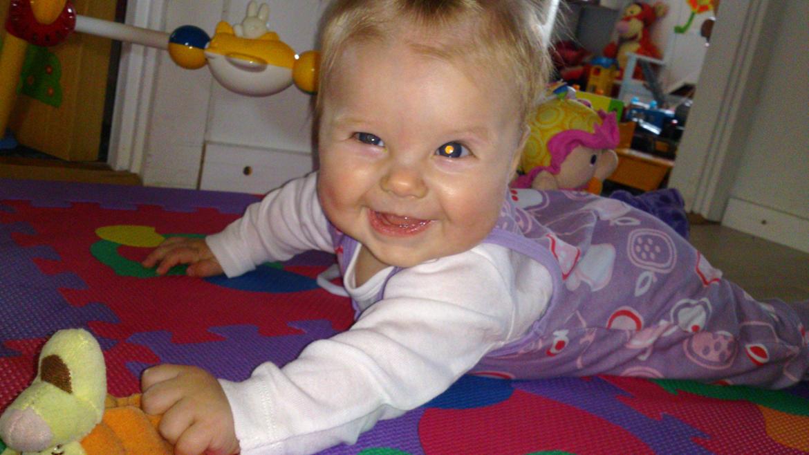 Freya på 5 mdr - lille bandit. billede 8