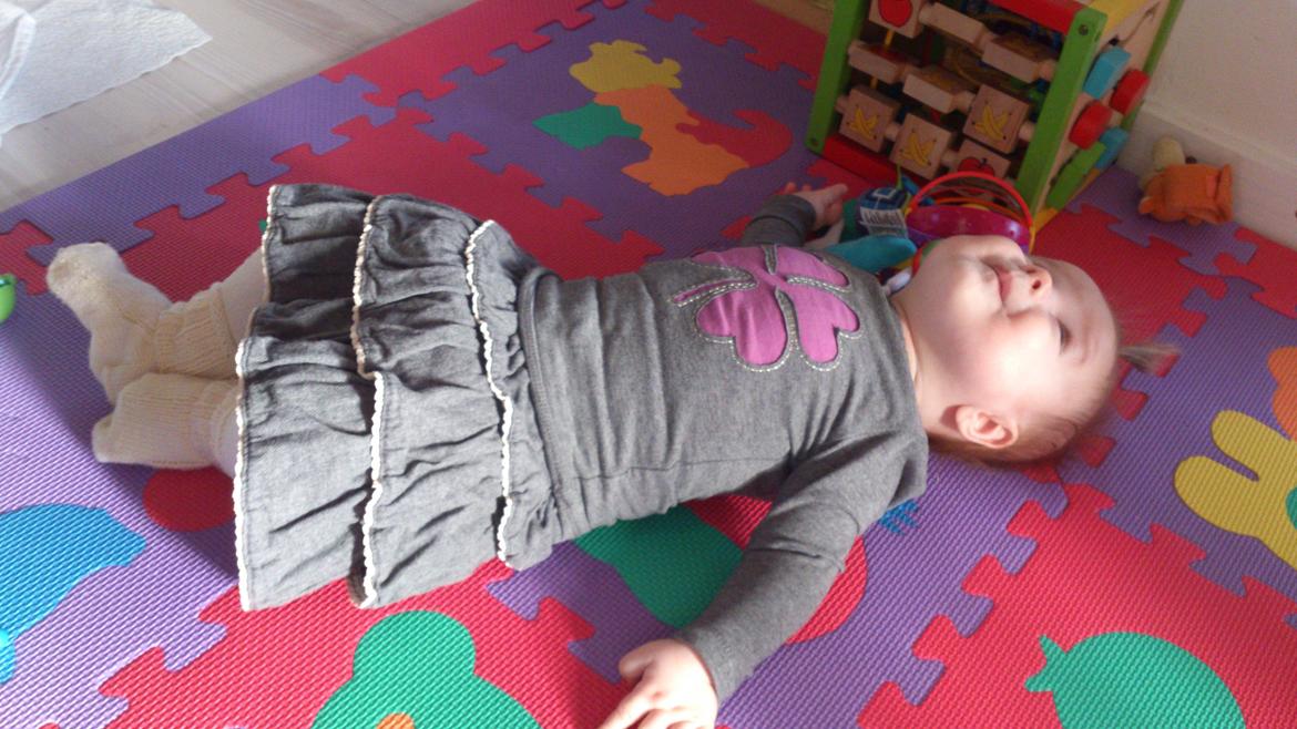 Freya på 5 mdr - hvad laver storebror lige på hans værelse? billede 12