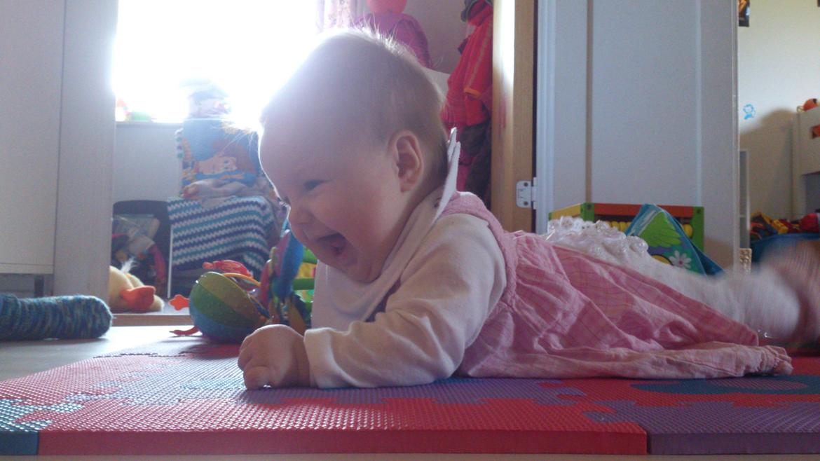 Freya på 5 mdr - vi hygger... billede 22