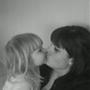 Katie og Miras mor .