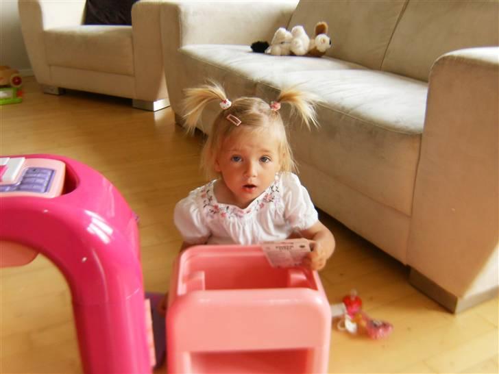 Pige Annika - Annikas 2 års fødselsdag:) billede 14