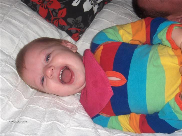 Pige KATRINE - katrine nu 11 måneder og der er fuld fart over feltet billede 11