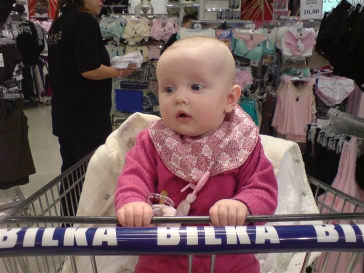 Pige JOSEPHINE - MIN FØRSTE TUR I BILKA billede 14