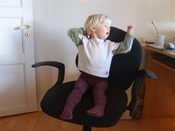 Pige charlotte  billede 4