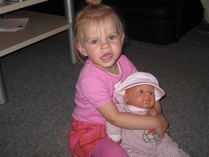 Pige Nicoline - Nicoline 3år. billede 2