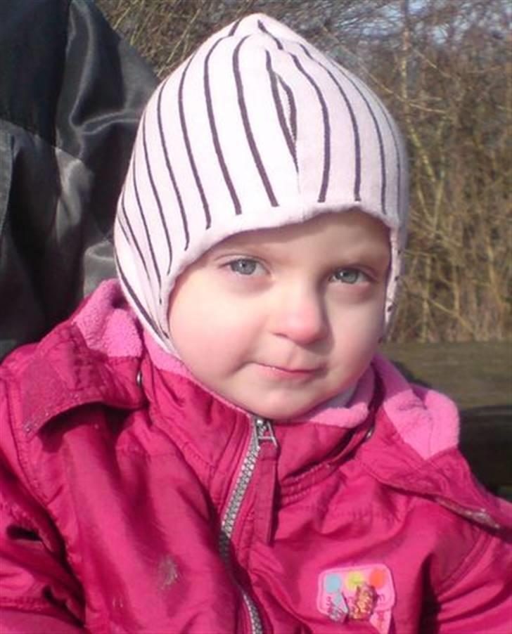 Pige Melanie - Forår 2008 en dejlig solskinsdag  billede 3