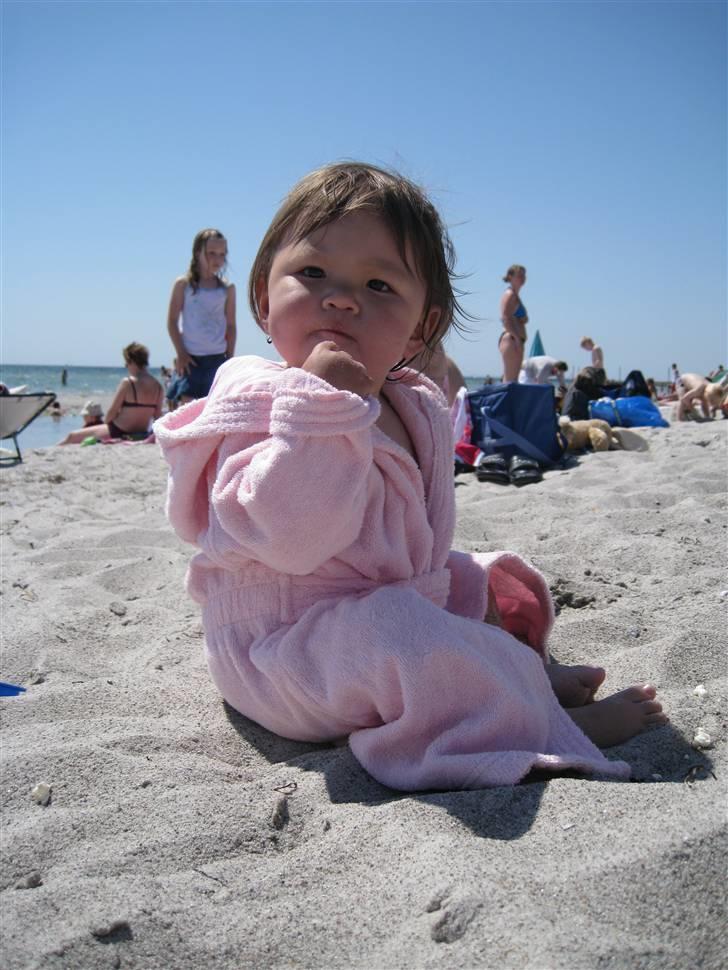 Pige Luna Lee - På stranden.. billede 1