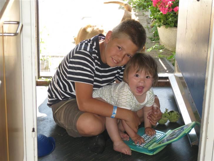 Pige Luna Lee - Leger med Onkel Mathias billede 10