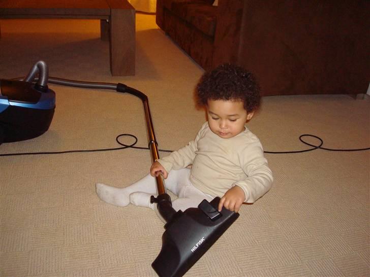 Pige Duaa - Jeg må hellere instille stuvsugeren rigtigt. billede 4