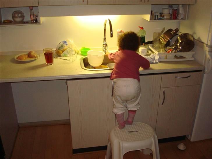 Pige Duaa - En opvask duer ikke uden vand! billede 6