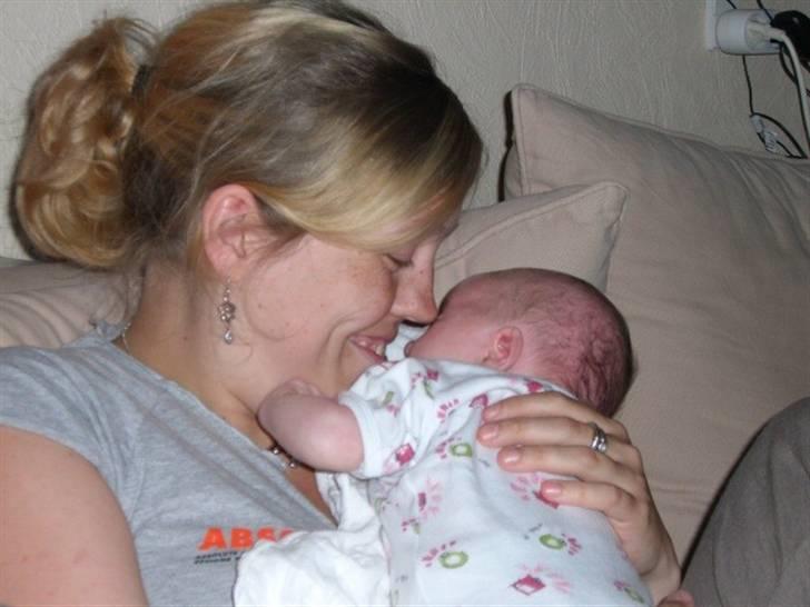 Pige Cecilia - se min mor hun elsker mig bare så højt billede 17