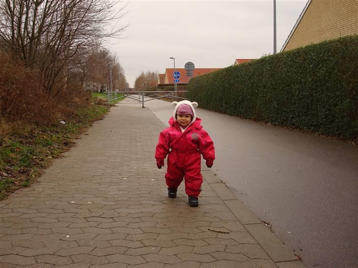 Pige Duaa - Her er jeg på vej ned til min onkel. billede 12