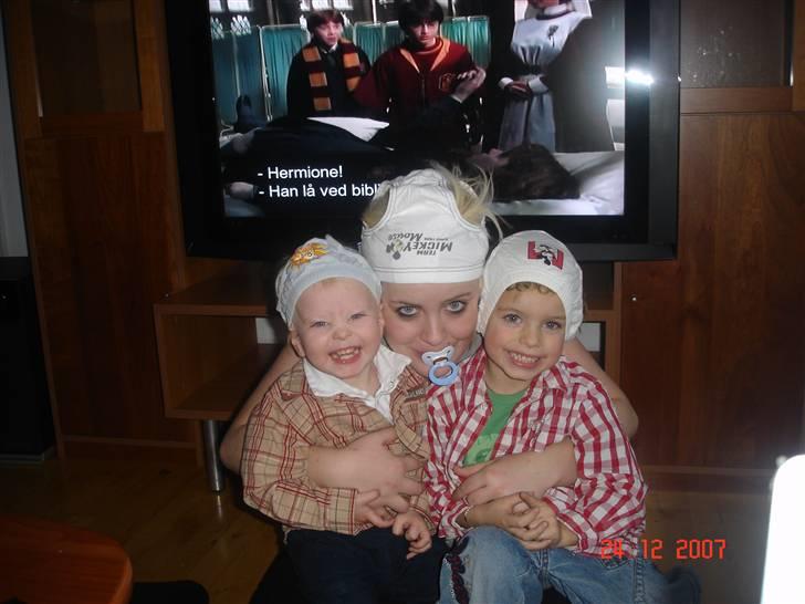 Dreng Jamie - Jamie, Kevin og moster camilla.. vi er lidt tosset i vores famillie.. hehe.. ;)) billede 3