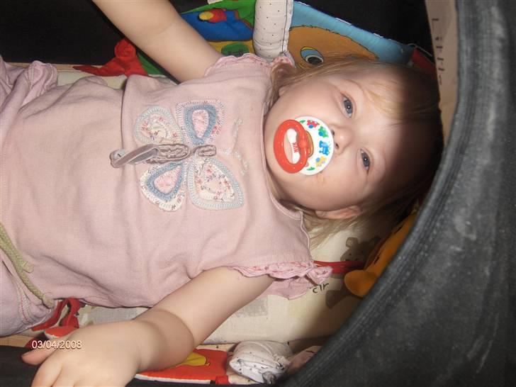 Pige Jessica Ketty A. Sabroe - Jessica leger baby :) 3.3.08 billede 8