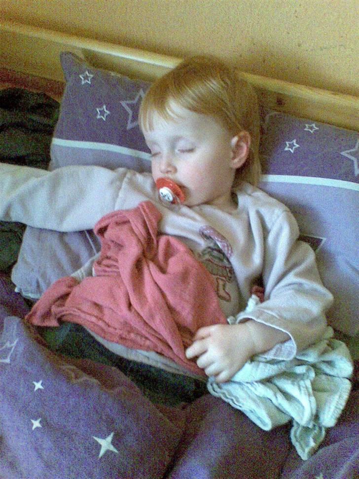 Pige Tessa - Første dag efter børnehave.....hvor er jeg træt! billede 15