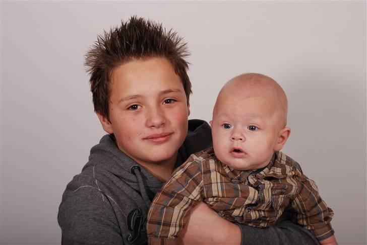 Dreng magnus - magnus og storebror christian billede 9