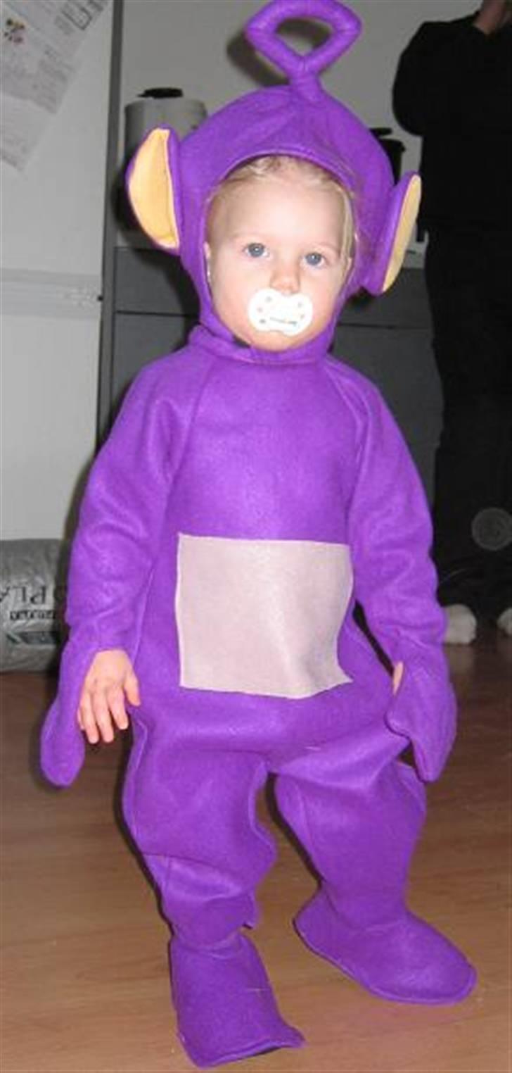 Pige Malika Marie - Fastelavn 2008 billede 4