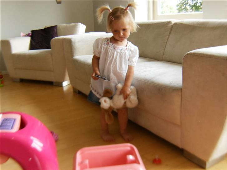 Pige Annika - min mor og mig 4 uger gammel billede 10