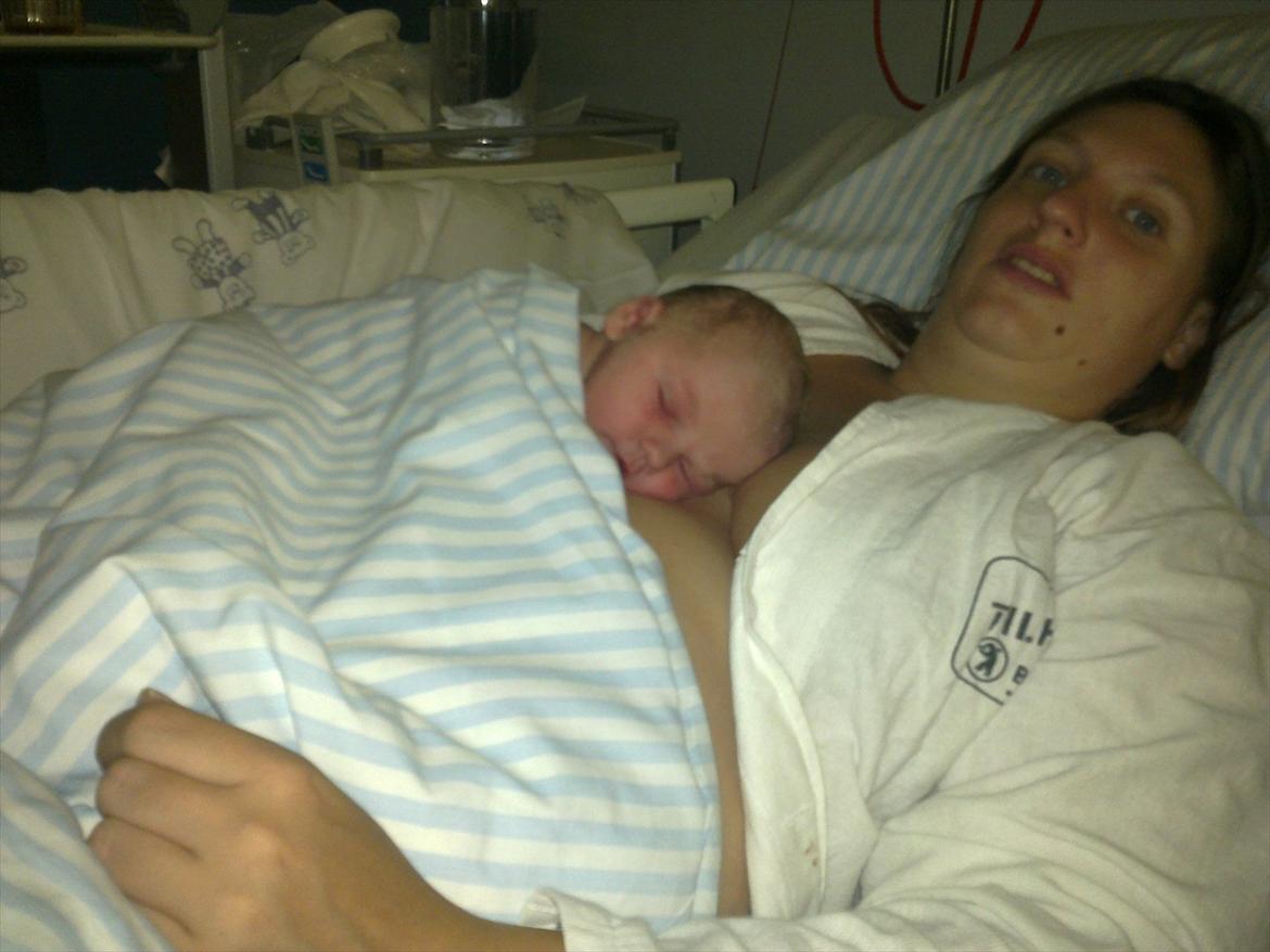 Pige Milla - Nolge minutter gammel billede 5