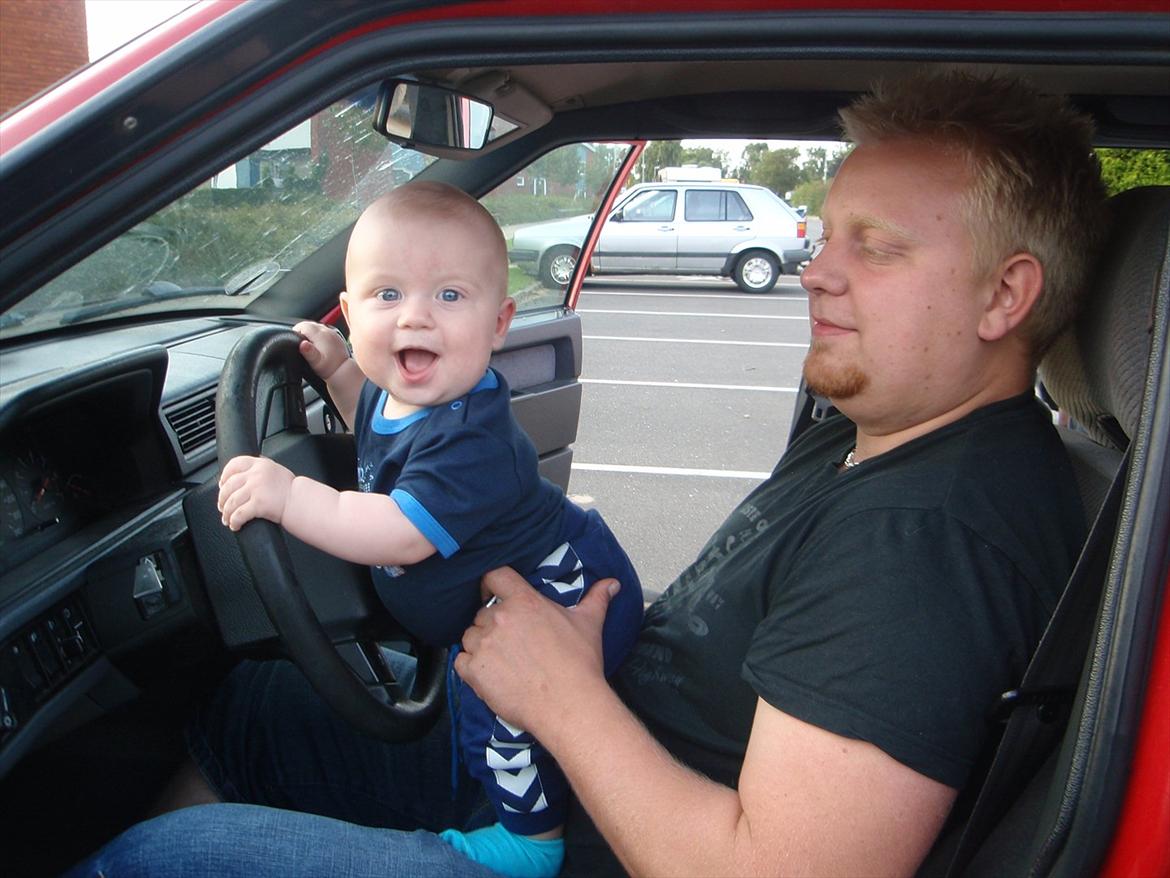 Dreng <3 Frederik <3 - Se mor, jeg kan køre stærkt :) 7 mdr gammel. billede 10