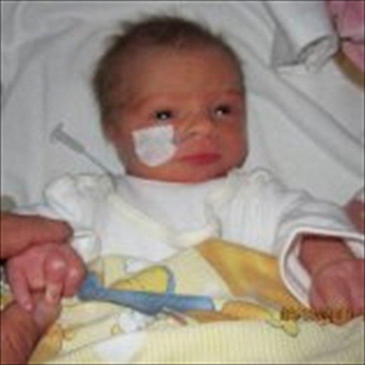 Pige Elina Amalie - Meget vågen lille Elina ( 1 dag gammel) billede 4