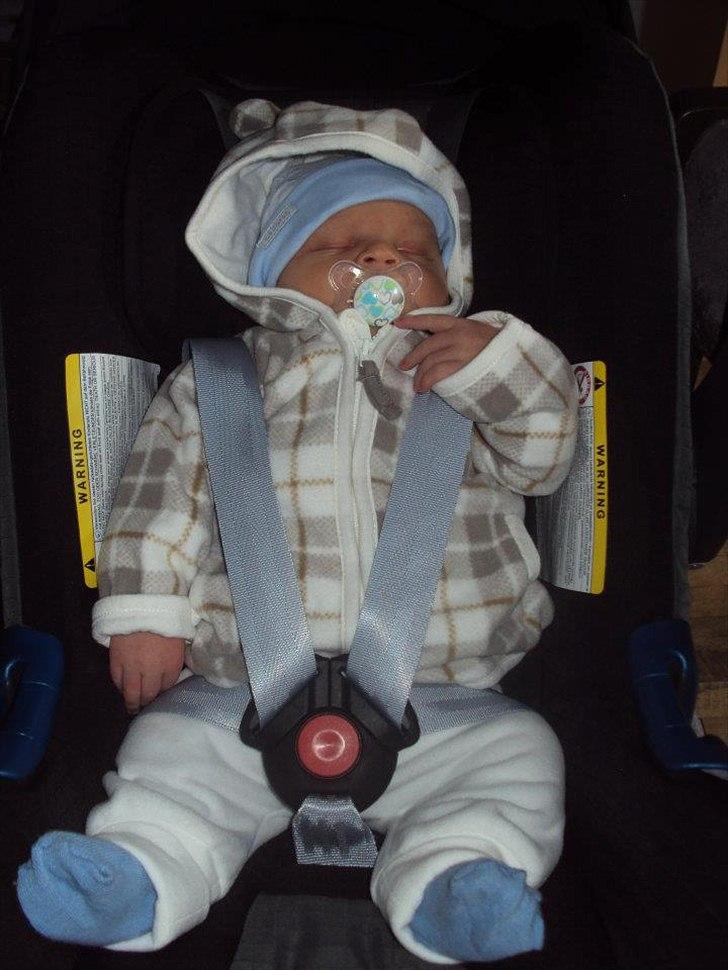 Dreng Tobias - <3 så er vi klar til en køretur ud til morfar <3 billede 16