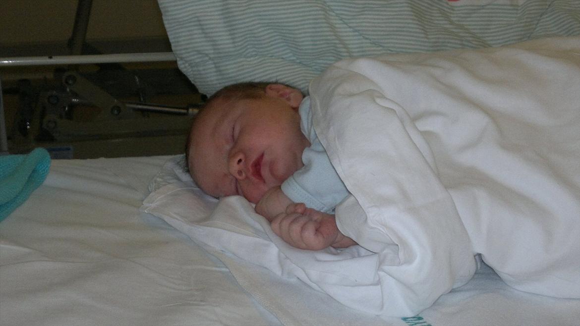 Dreng Lucas Harthin Millek Rasmussen billede 4