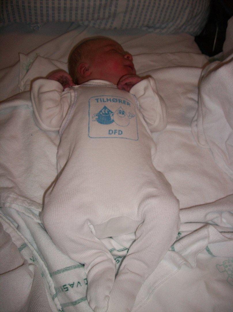 Dreng Oliver Sindahl eriksen - på barsels gangen :)  billede 4