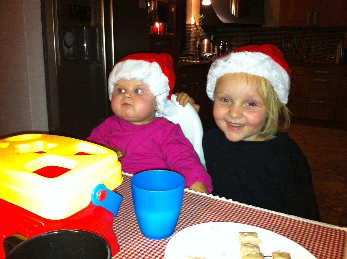 Pige Nu mor til 2 dejlige piger:o) - mine 2 nisser julen 2011 billede 16
