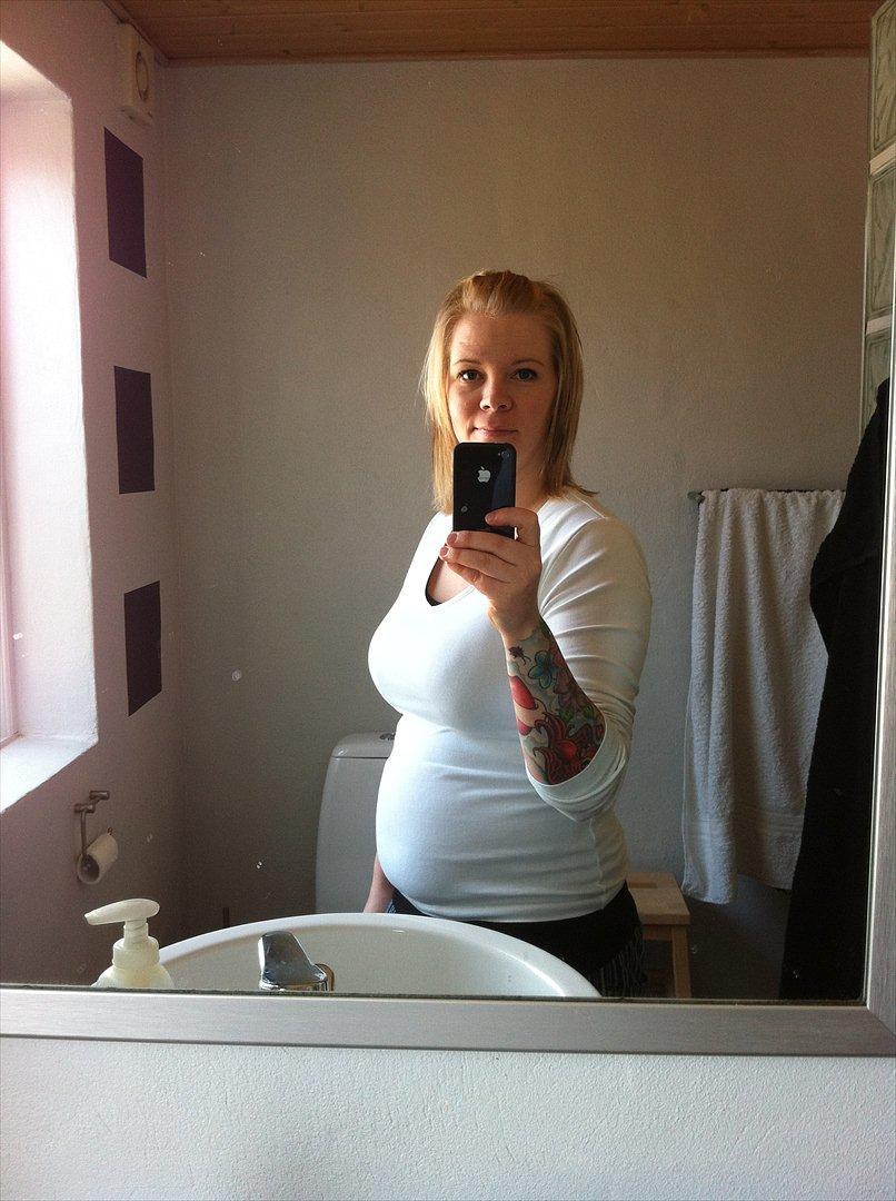 Dreng Nicklas - Gravid med lillebror/lillesøster.
19+0 billede 18