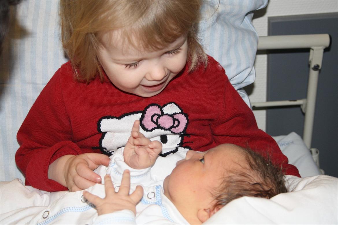 Dreng Lukan - Hun er nu spændende hende min søster :* billede 11