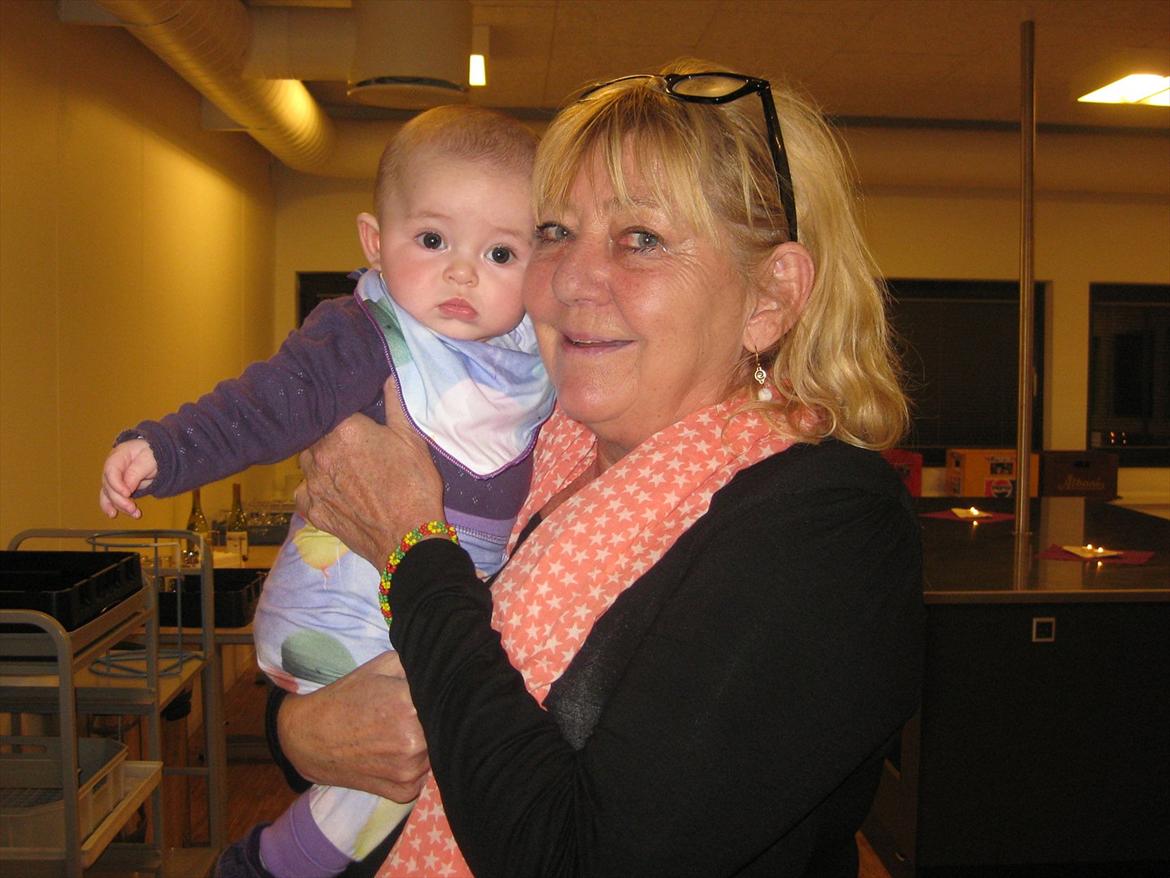 Pige Andrea - Andrea og Karen Thisted.
Andrea 5 mdr. billede 12