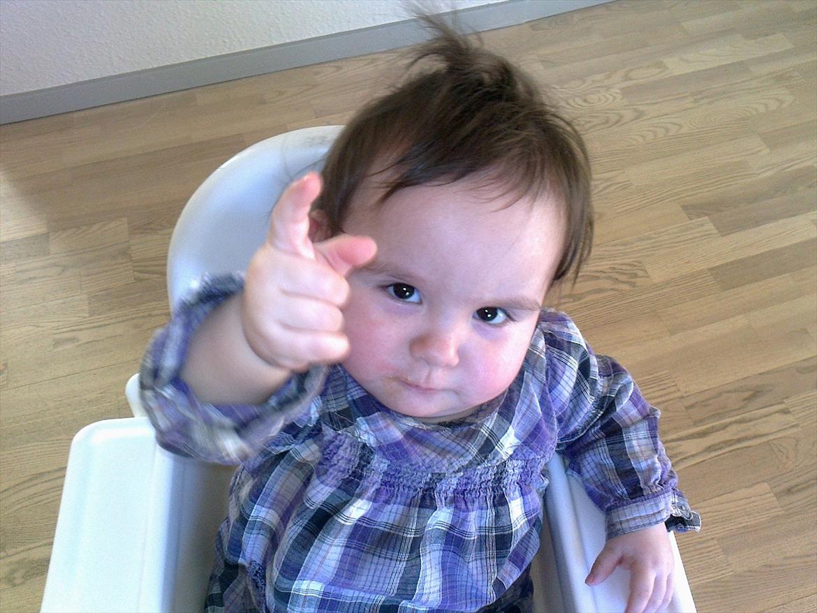 Pige Nathalie Scharff Johannsen - - jeg er den nye reklame-pige for voksne jule-skrabe-kalenderen i tv.. hihihi... billede 4