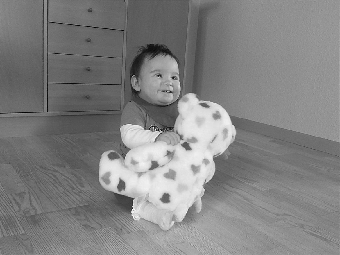 Pige Nathalie Scharff Johannsen - min ABSOLUTE yndlings kramme bamse.. <3 billede 5