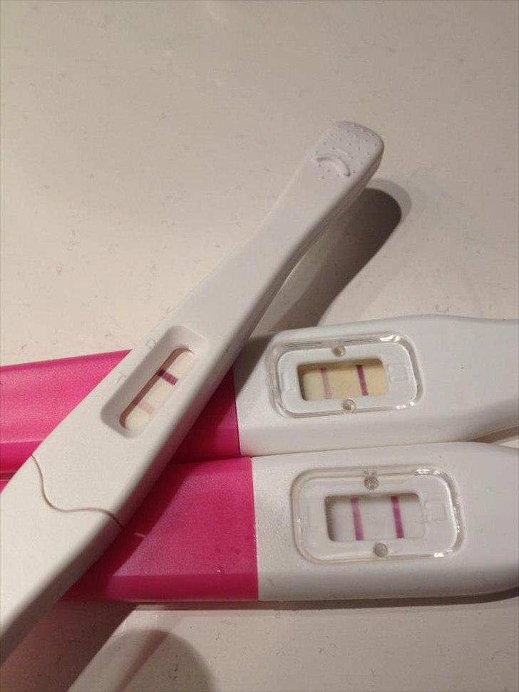 Pige Kamille Kobberholm Jensen - Tests der beviser jeg er gravid . Taget i midt april mdr :) billede 15