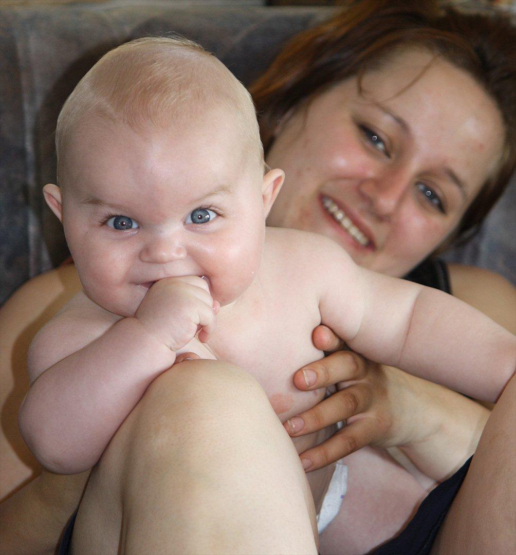 Dreng Tobias - 6 måneder og 2 dage gamle :D <3
27 maj 2012 billede 7